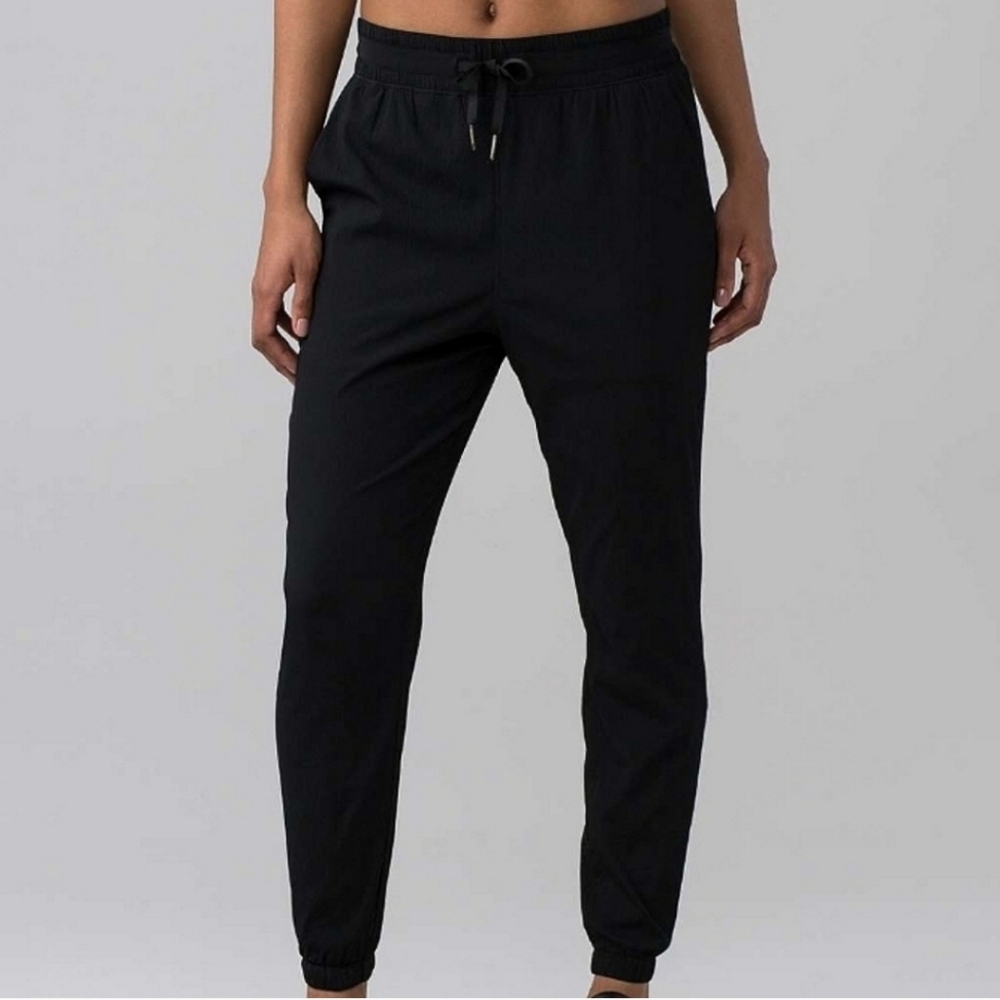 Lululemon In-Depth Jogger, Fully Lined, Black, Women's Size 4